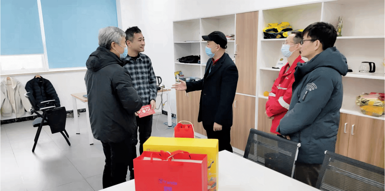 燕達(dá)集團(tuán)總裁雷建民慰問燕達(dá)（海門）各項(xiàng)目駐廠客戶代表